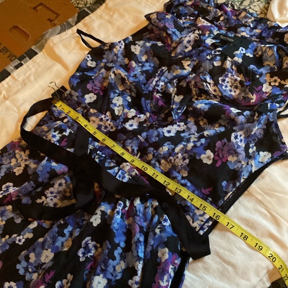 Floral Sleeveless Dress - Picture 8 of 17